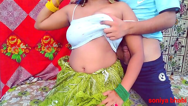 Meri sas ke breasts meri patni se bhi jaw-dropping he mene use chod diya