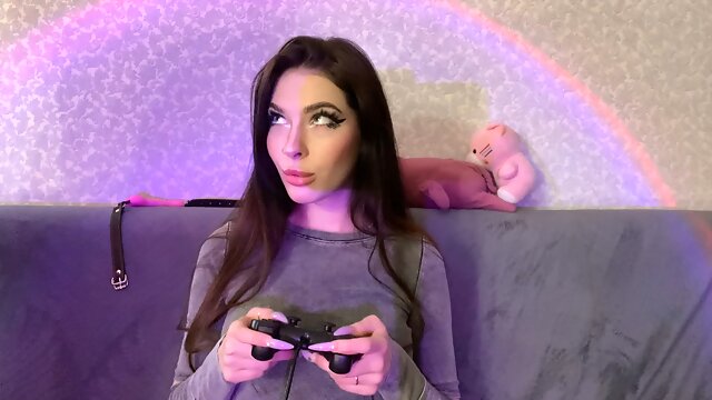 Streamer E-girl Sucks Big Cock And Plays God Of War