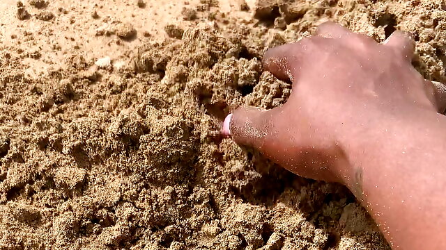 Sandy toes