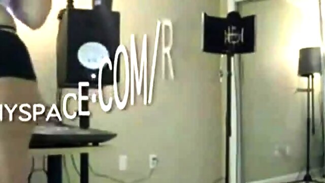 Robyn Fly ass shakin to whooty