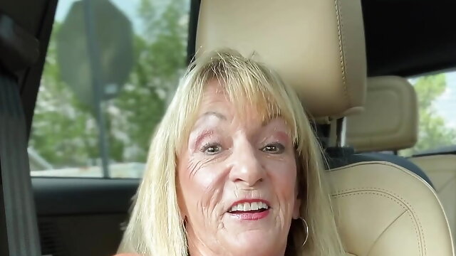 Blonde Gilf, Masturbation Im Auto, Versteckte Kamera Oma