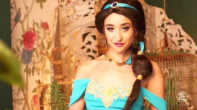 Small-tit teen Isabella Nice knows how to play with her shaved pussy