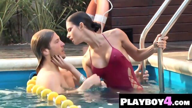 Sexy Oiled Big Tits Milf Posed With Lesbians After She