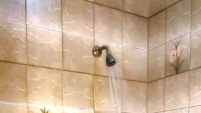 Taking a shower with Vania Milo