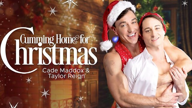 Cade Maddox & Taylor Reign in Cumming Home For Christmas