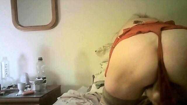 Blonde GILF Fucks both holes on Webcam