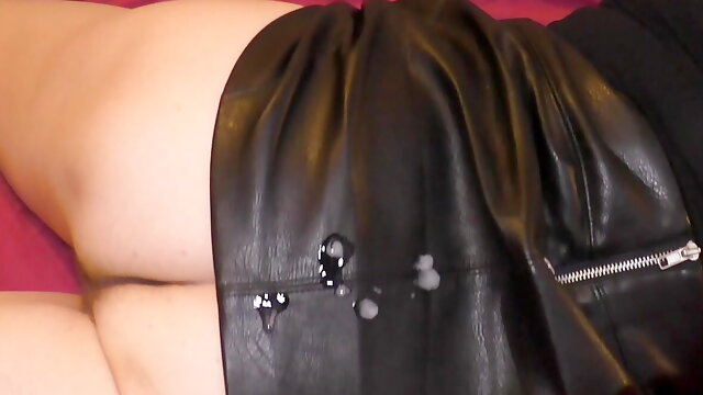 Jerk off to my leather skirt