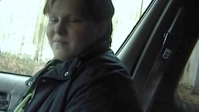German chubby lady likes to suck hard cock in the back of the car