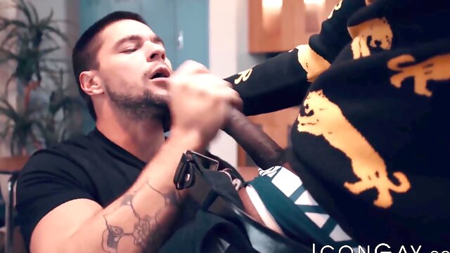 BBC hunk Devin Trez drills Aspen bareback after rimming