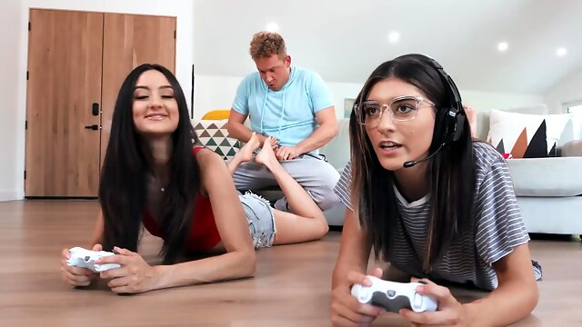 Eliza Ibarra seduced her roommates boyfriend