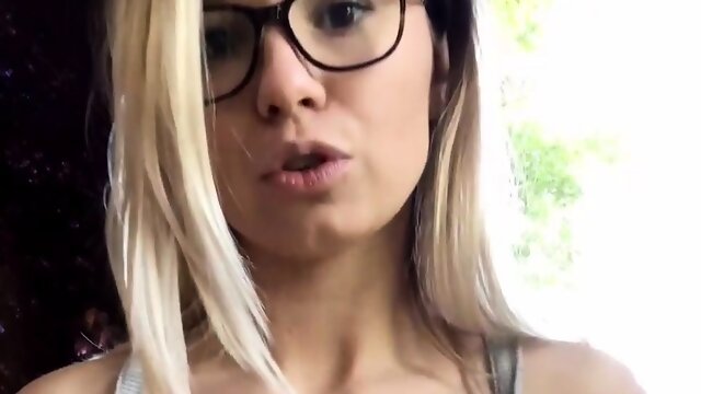 Trashy blonde babe in stockings