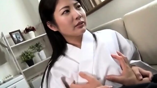 Asian masseuse fetish babe gives blowjob to her lucky client
