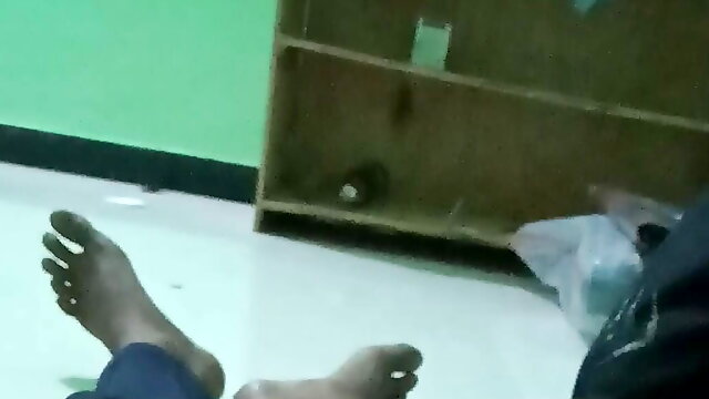 Bhabhi ke muh me lund chusa diya bhabhi ne chut mere muh me daal diya phir chudai hua aane laga bhabhi ka