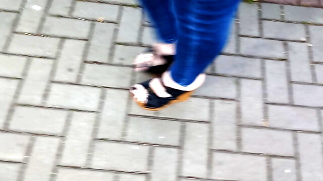 Public, Feet