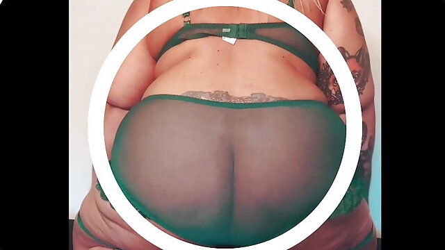 BBW Elizabeth Dresden Shows You Her Huge Ass & Buttplug