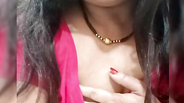 Hot Indian Girl Showing Boobs Capture By Hubby
