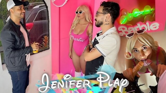 Barbie colombiana comprada por un joven rico es follada con sus tetas choreando semen - Jenifer Play