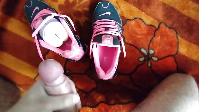 Nike Shox NZ Cumming inside 