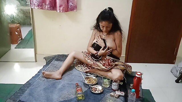 Indian Sasur, Smoking, Saree