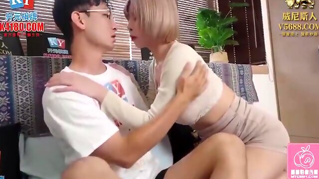 Blonde Short Hair Stepsister Feel So Horny Teasing The Big Cock To Fuck Her Wet Pussy P1