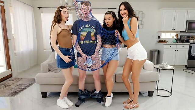 Eliza Ibarra and Kimmy Kimm are enjoying this big cock