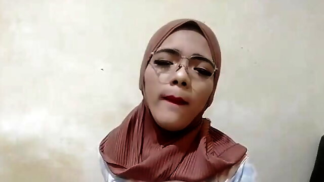 Hijab, Ladyboy Solo, Indonesian