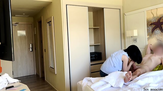 Public Dick Flash. I Pull Out My Dick In Front Of A Hotel Maid And She Agreed To Jerk Me Off
