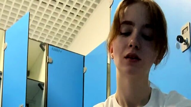 Young amateur teen in solo masturbation getting kinky