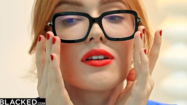 Nerdige rothaarige Schlampe mit Brille von BBC gefickt – Jia lissa erotischer interracial Hardcore