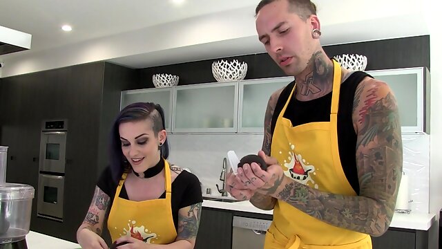 Hardcore fucking in the kitchen with tattooed emo GF Rizz Ford