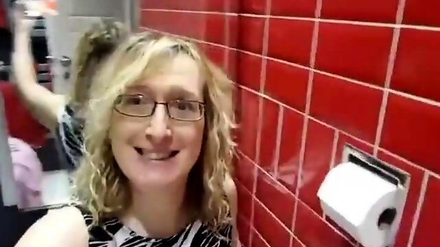Lisas Toilet Upskirt clip