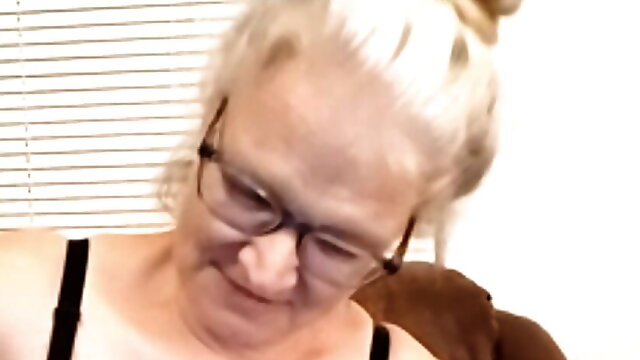 Pissing Granny, Mature Chat, Granny Peeing
