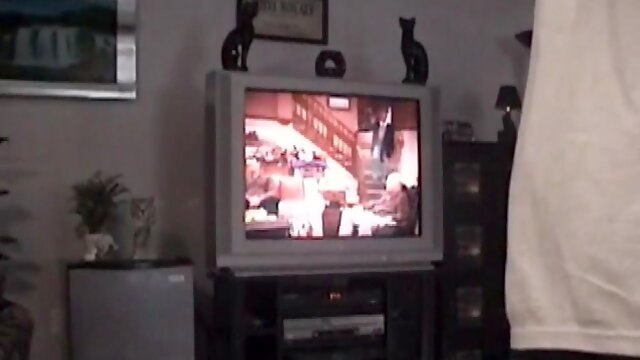 Str8 amateur watching str8 porn while sucked by gay at home