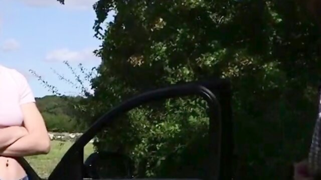 21yo voyeur GF teases her BF outdoor