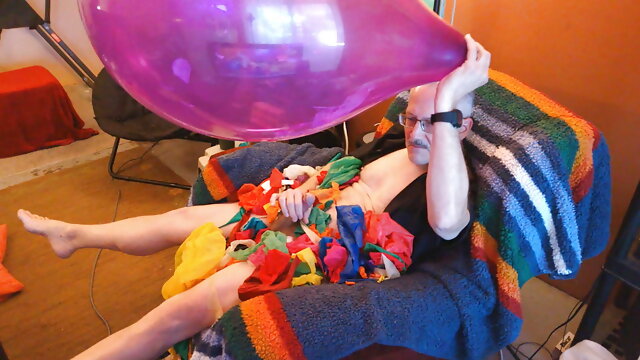 96) Large Round Balloon Inflated by Daddy - Balloonbanger