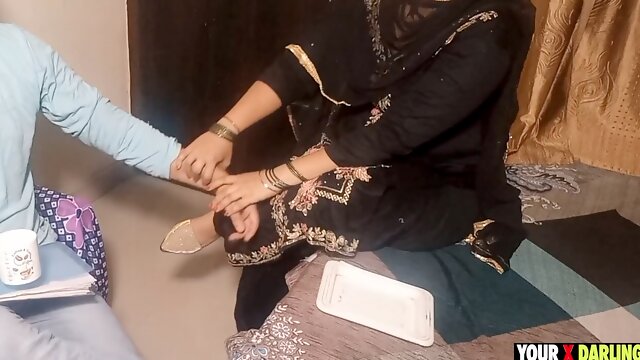 Indian Old And Young, Hindi Collage, Pads, Desi Indian, Desi Mom, Heels, Cheating