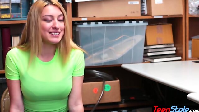 Blondie Tried To Deceive The Store But She Gets Fucked