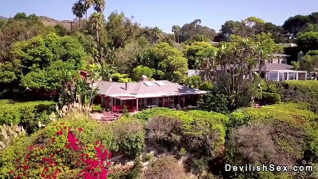 Dude with big cock fucks brunette in a tree house