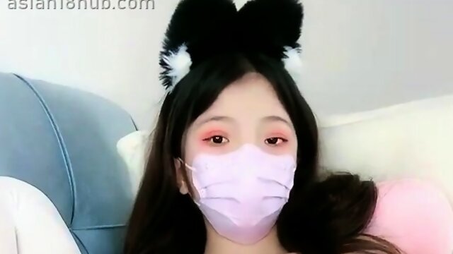 Japanese teen has her trimmed pussy toyed