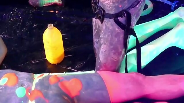 Wet And Messy Glowing Uv Slime Colourful Alien Goo Play
