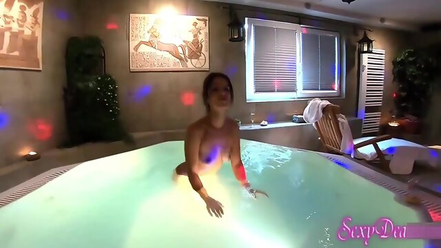 Satisfying Your Craving: Sexydeas Erotic Jacuzzi Adventure With Her Big Booty 6 Min