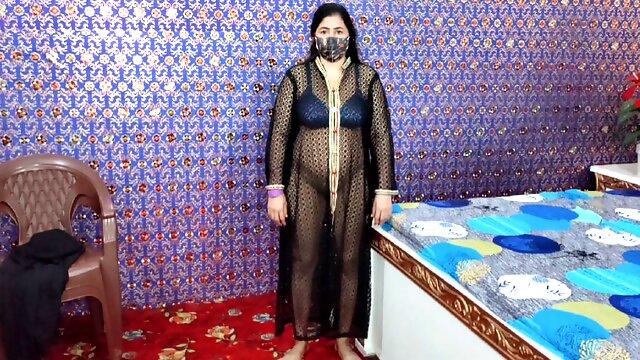 Punjabi Mom, Pakistani