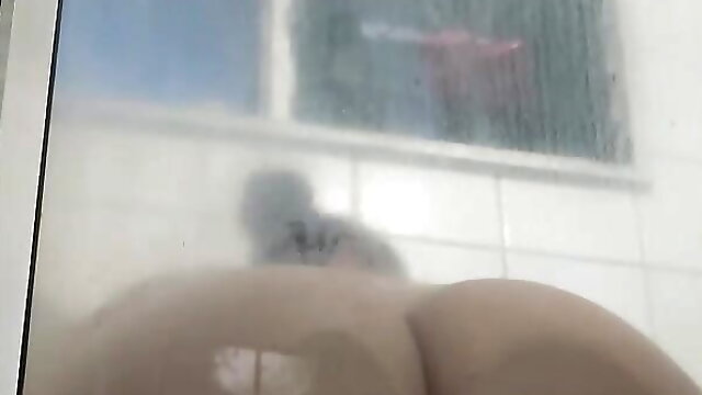 Dildo pussy fucking milf in the shower