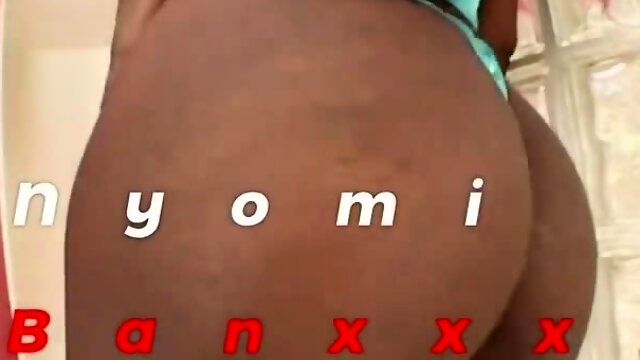 Nyomi Banxxx