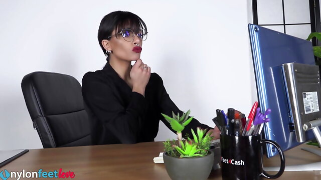 Super attractive secretary Lara adores showing off her beautiful toes and feet on her desk 