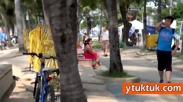 Amateur Asian Küken