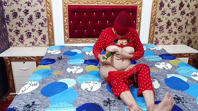 Aunty Ko Chupkay Se Pakra Or Gori Bana K Chooda Very Hot Pakistani Aunty Masturbating So I Saw Her And I Fucked Her Very Hard P1