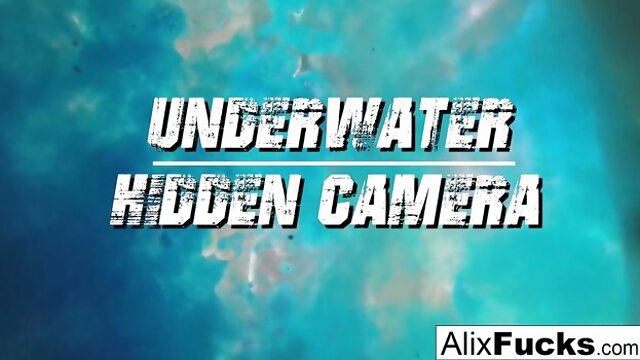 Lesbian Underwater, Alix Lynx