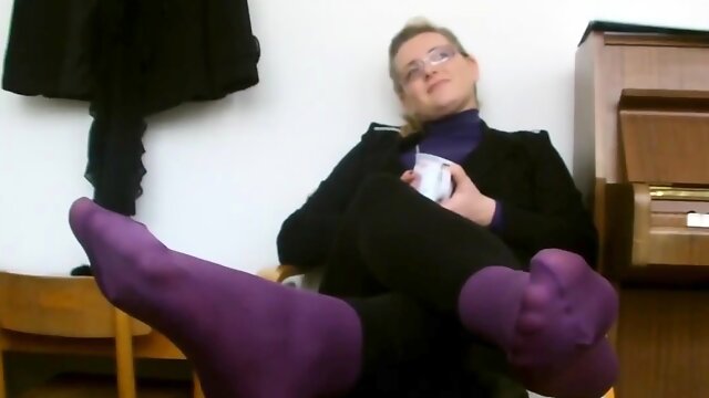 Music teacher get worship pantyhosed feet after lesson