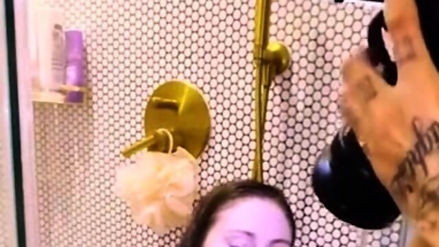 Black stud gets fantastic double blowjob in the shower